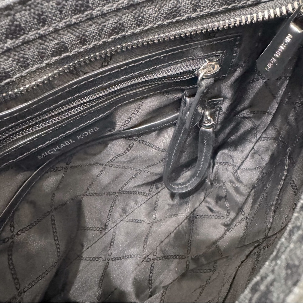 Michael Kors LG MESSENGER Crossbody Black - Picture 12 of 13